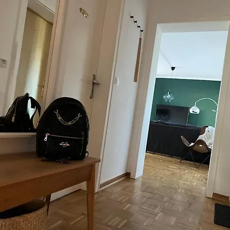 *dlc: Exklusives Clubapartment Mit Privatparkplatz Apartmán *