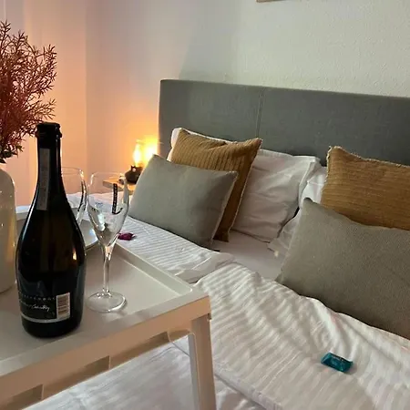 *dlc: Exklusives Clubapartment Mit Privatparkplatz