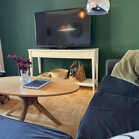 *dlc: Exklusives Clubapartment Mit Privatparkplatz